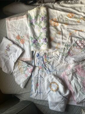 Vintage Embroidered Linen Napkins & Table Cloth Runners - Floral Mix
